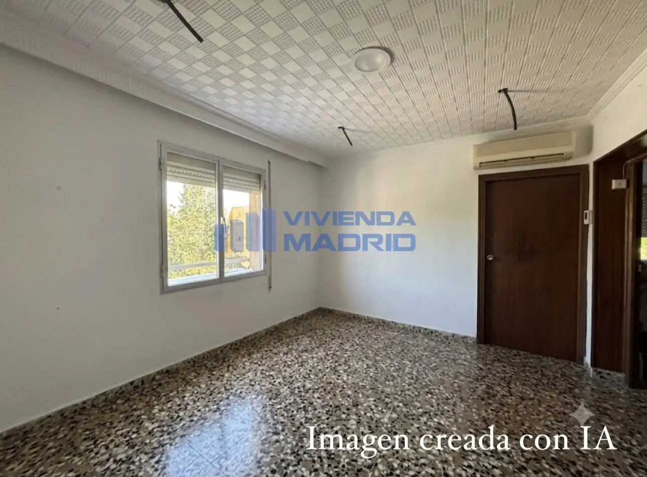Habitación de Piso en venta en Madrid con Calefacción