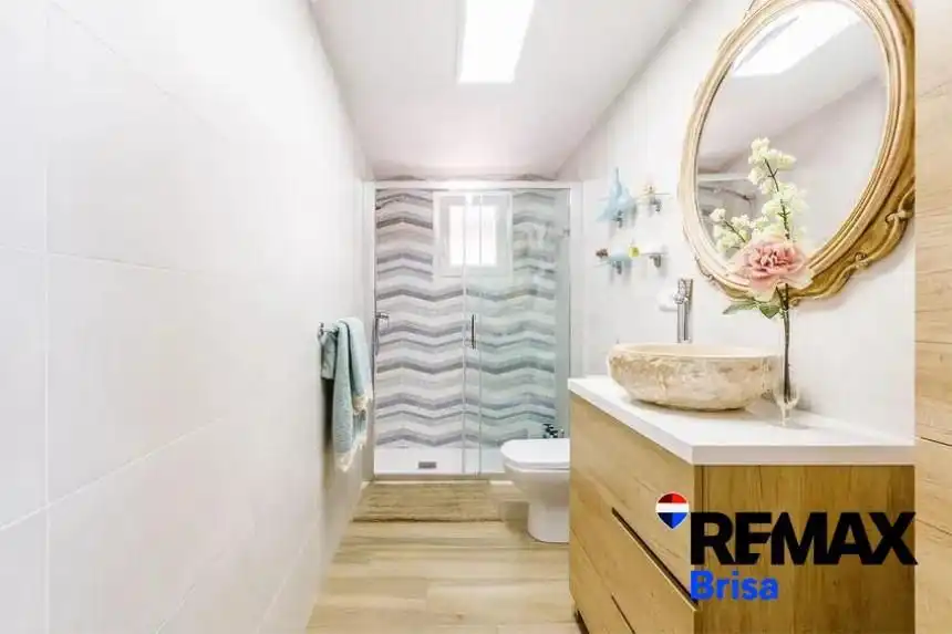 Baño de Casa o chalet de alquiler en Vélez-Málaga con Aire acondicionado, Calefacción y Jardín privado