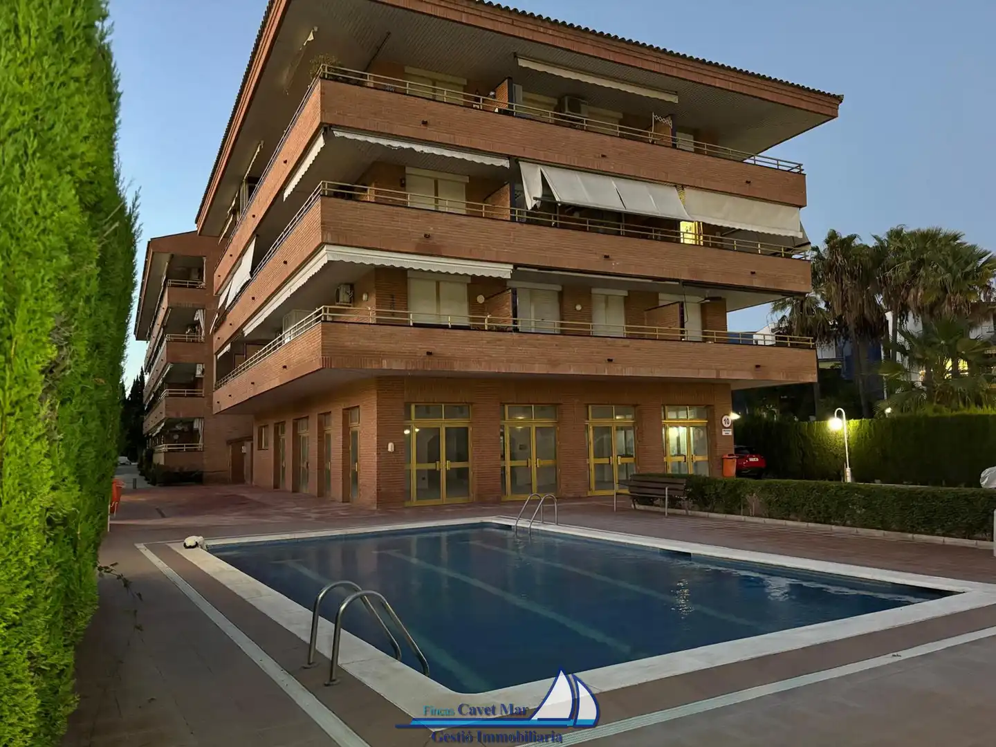 Apartament amb piscina en venda a Avinguda de la Diputació 83