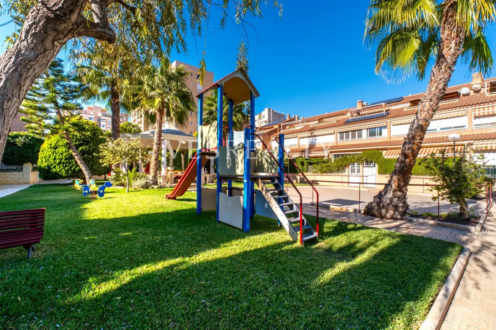 Jardí de Casa adosada en venda en Alicante / Alacant amb Aire condicionat, Calefacció i Jardí privat