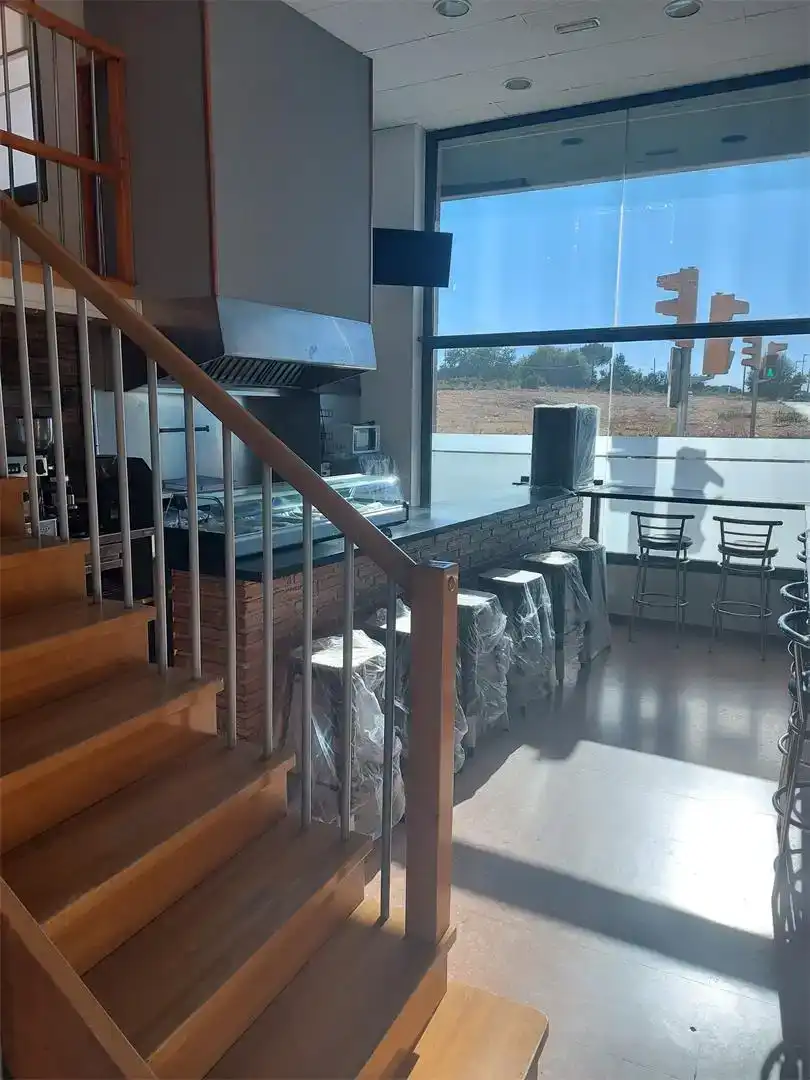 Cuina de Local en venda en Lleida amb Aire condicionat i Moblat