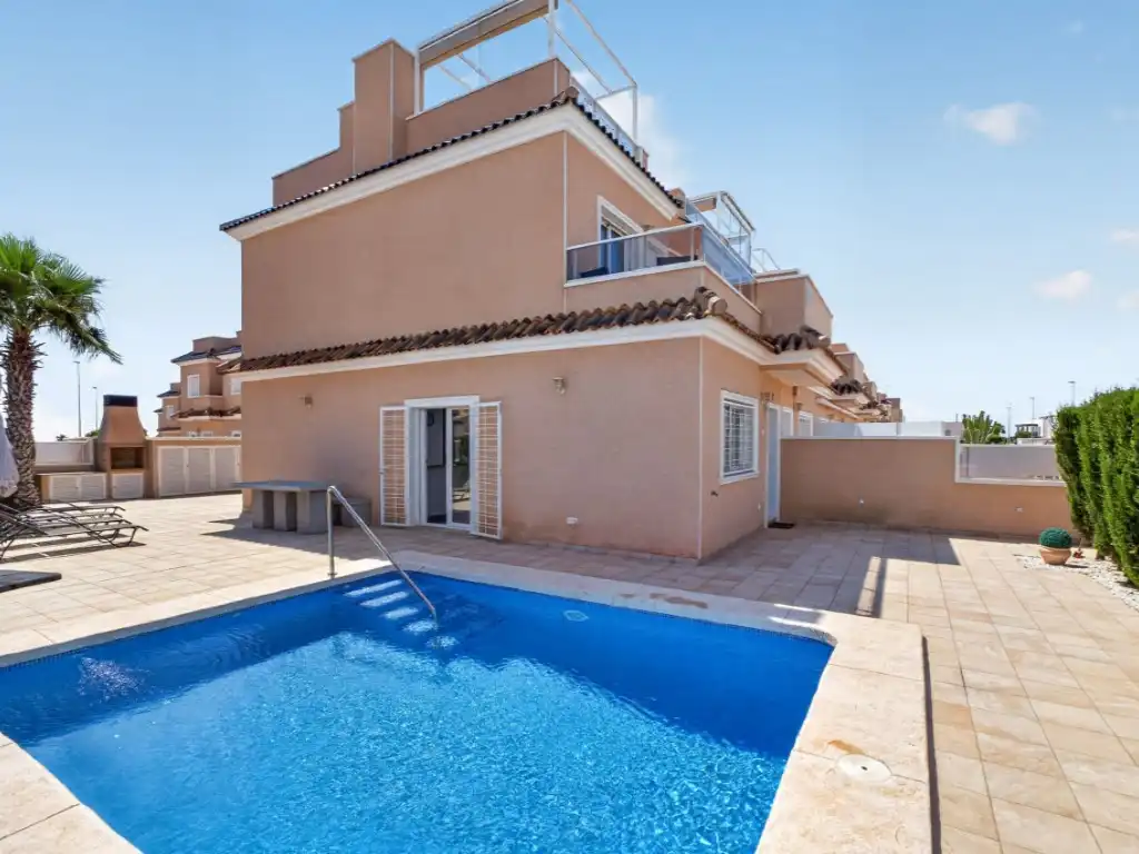 Vista exterior de Casa adosada en venta en Orihuela con Aire acondicionado, Jardín privado y Terraza