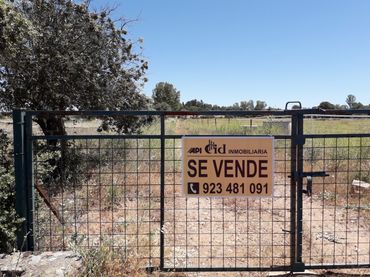 Terreno rústico en venta en Ronda de Serradilla 10