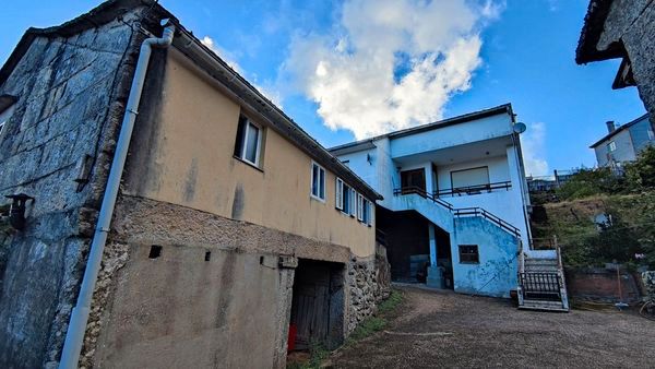 Vista exterior de Casa o xalet en venda en A Cañiza   amb Calefacció, Jardí privat i Terrassa