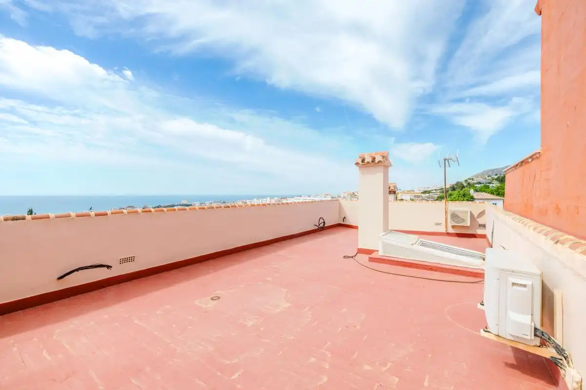 Terrassa de Casa adosada en venda en Benalmádena amb Aire condicionat, Calefacció i Jardí privat