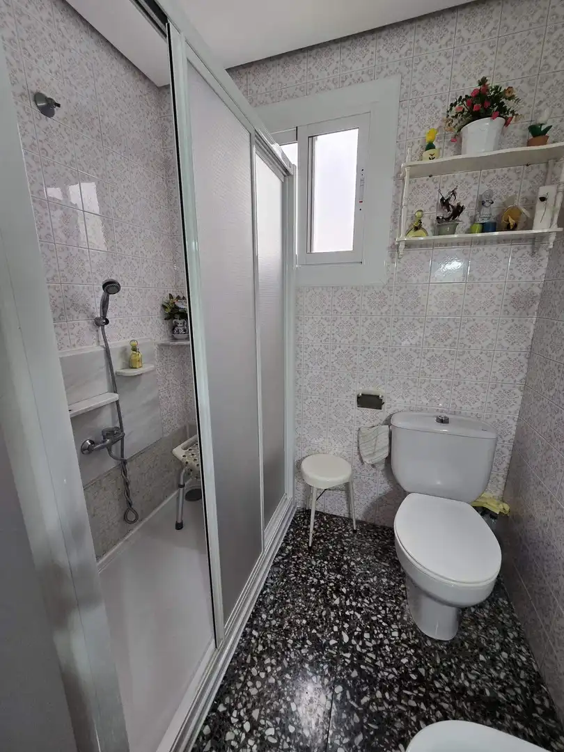 Bathroom of Flat for sale in Elche / Elx  with Air Conditioner and Balcony