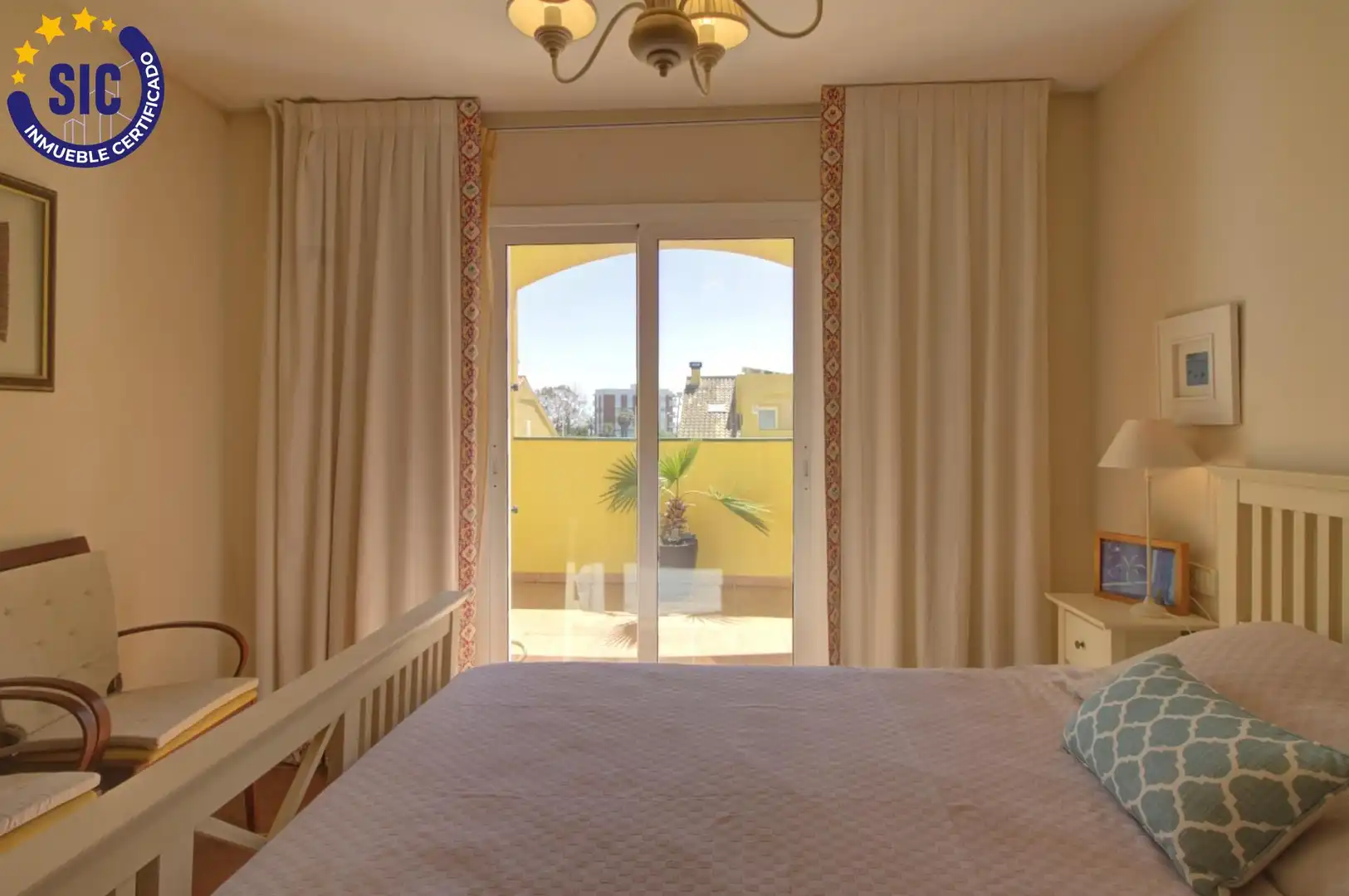 Dormitori de Casa adosada en venda en Sagunto / Sagunt amb Aire condicionat, Calefacció i Jardí privat