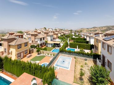 Xalet amb piscina en venda a Avenida Suecia 22