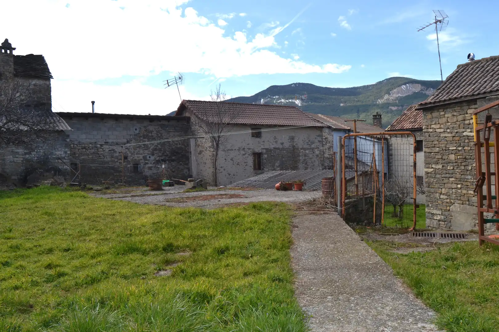 Country homes for sale in Biescas  with Private garden