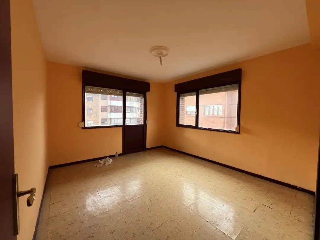 Dormitori de Pis en venda en Llanera amb Calefacció, Terrassa i Traster