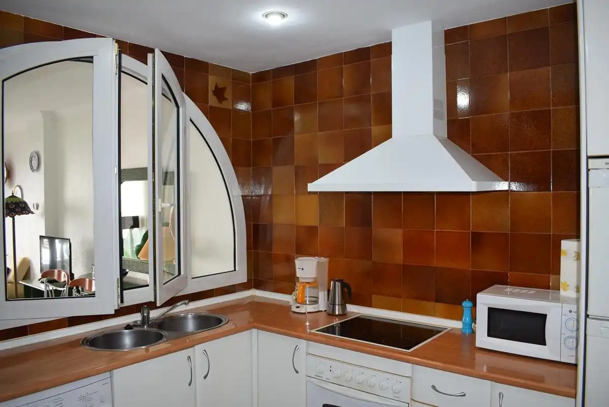 Cuina de Apartament de lloguer en Almuñécar amb Aire condicionat, Terrassa i Moblat