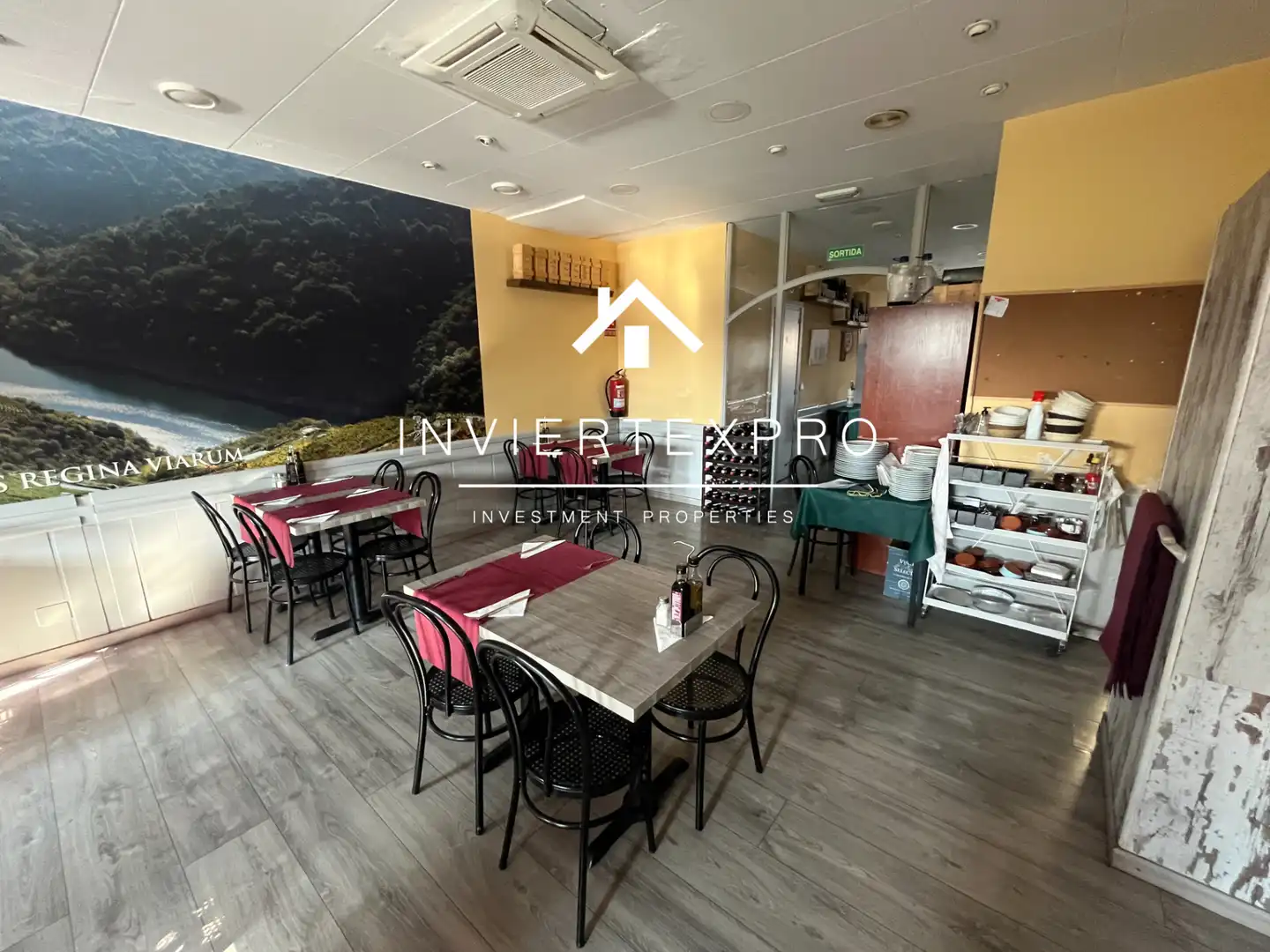 Business premises for transfer in Carrer dels Marquesos de Barberà, imagen 4