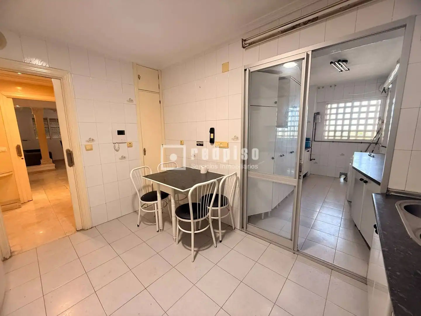 Flat for rent in Demóstenes, El Cónsul - Ciudad Universitaria - El Romeral