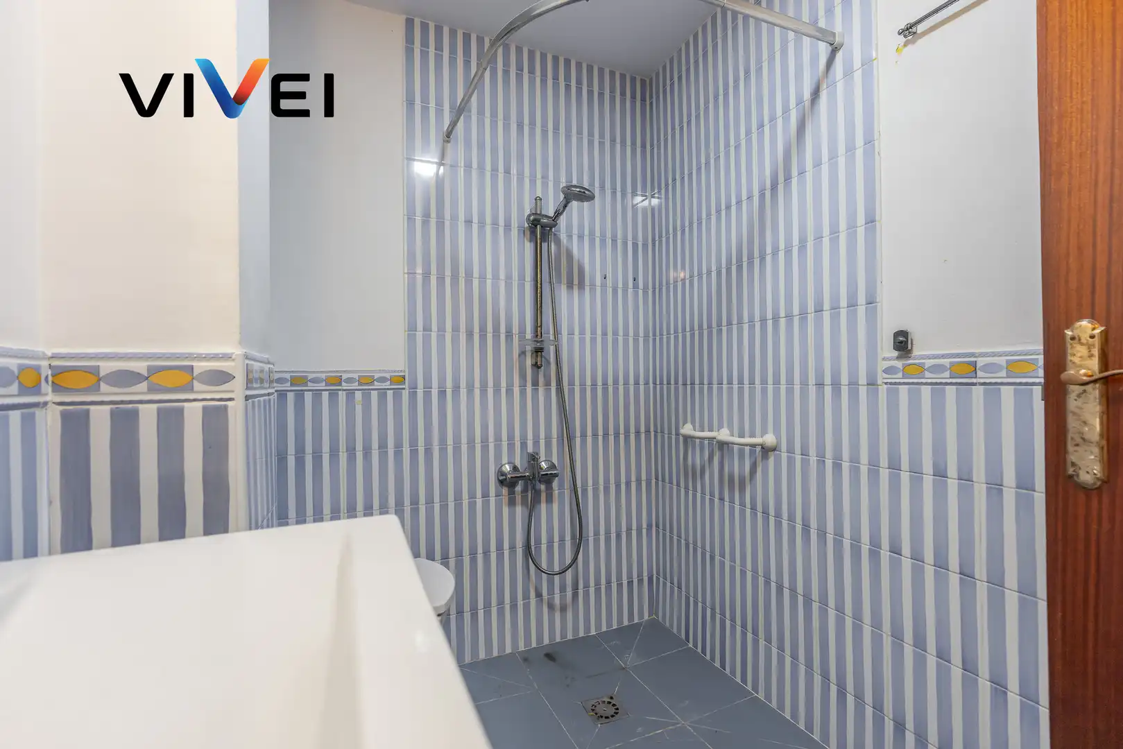 Badezimmer von Erdgeschoss zum Verkauf in Madrid mit Heizung