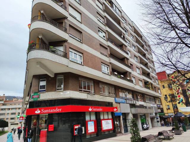 Oficina en Alquiler en Avenida PUMARIN en Milán - Pumarín