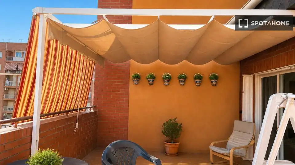 Terraza de Apartamento para compartir en Valencia con Aire acondicionado, Calefacción y Terraza
