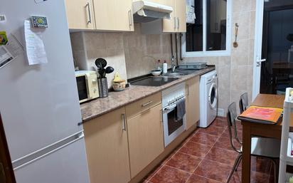 Kitchen of Flat for sale in  Zaragoza Capital  with Air Conditioner, Heating and Terrace