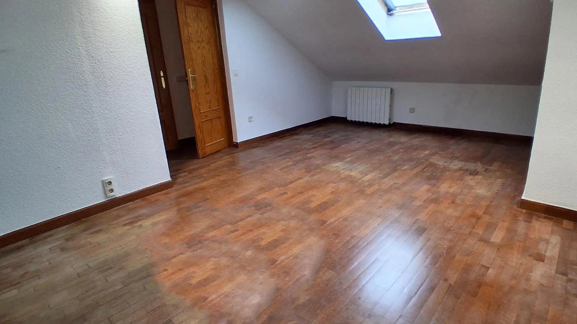 Schlafzimmer von Einfamilien-Reihenhaus zum Verkauf in Cabrerizos mit Heizung, Abstellraum und Schwimmbad