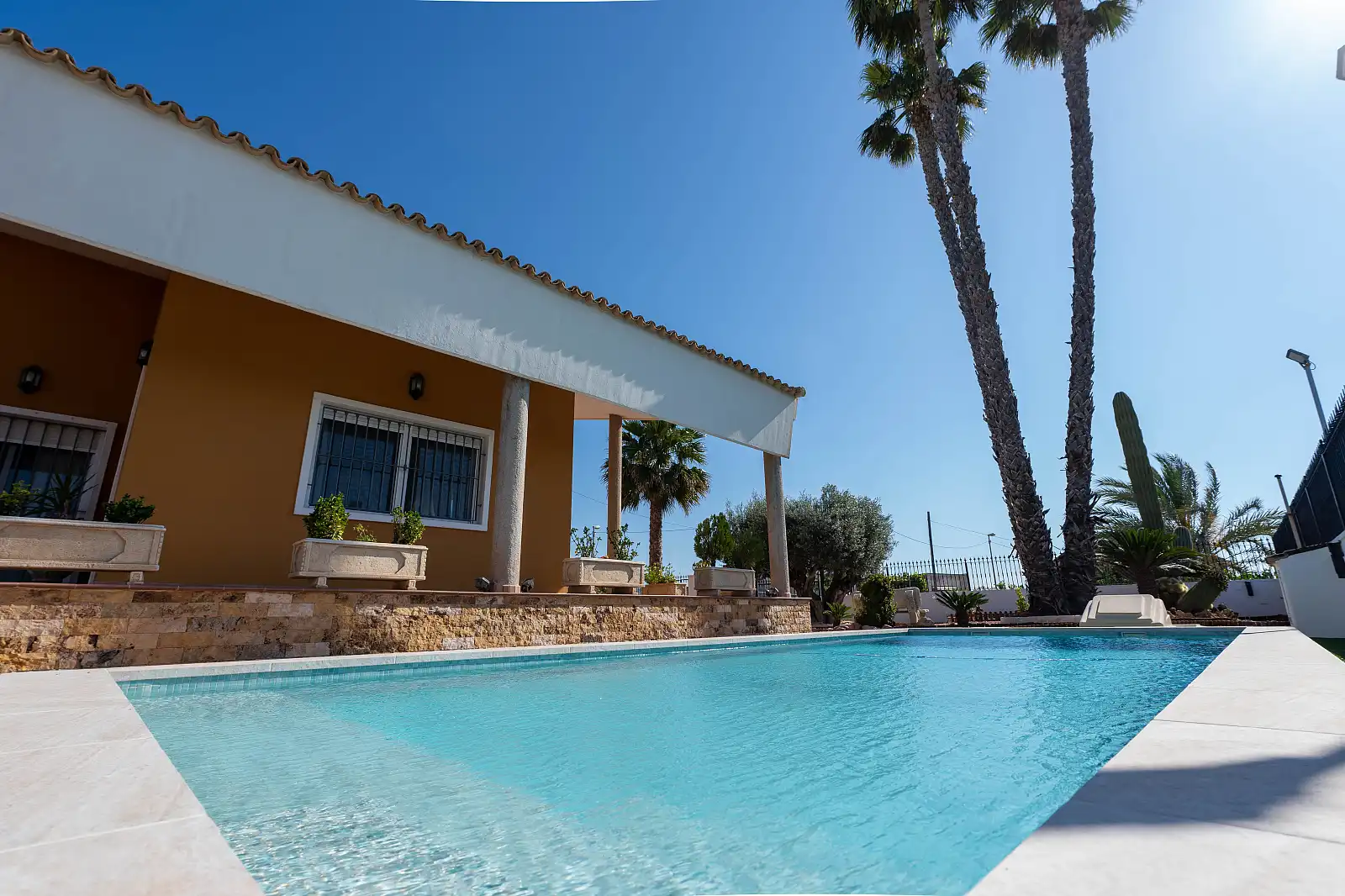 Piscina de Casa o xalet en venda en Orihuela amb Aire condicionat, Jardí privat i Terrassa