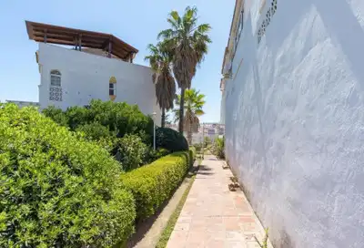 Vista exterior de Casa adosada en venta en Benalmádena con Aire acondicionado, Calefacción y Jardín privado