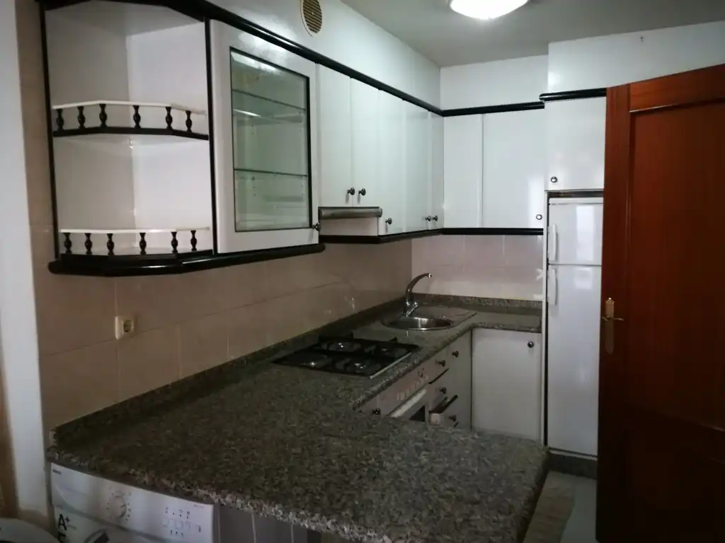 Cocina de Piso en venta en Ames con Calefacción, Trastero y Amueblado