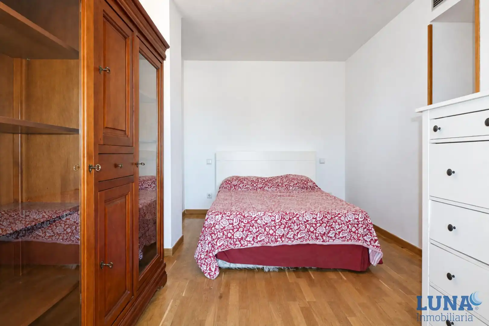 Schlafzimmer von Dachboden zum Verkauf in Pozuelo de Alarcón mit Klimaanlage, Heizung und Parkett
