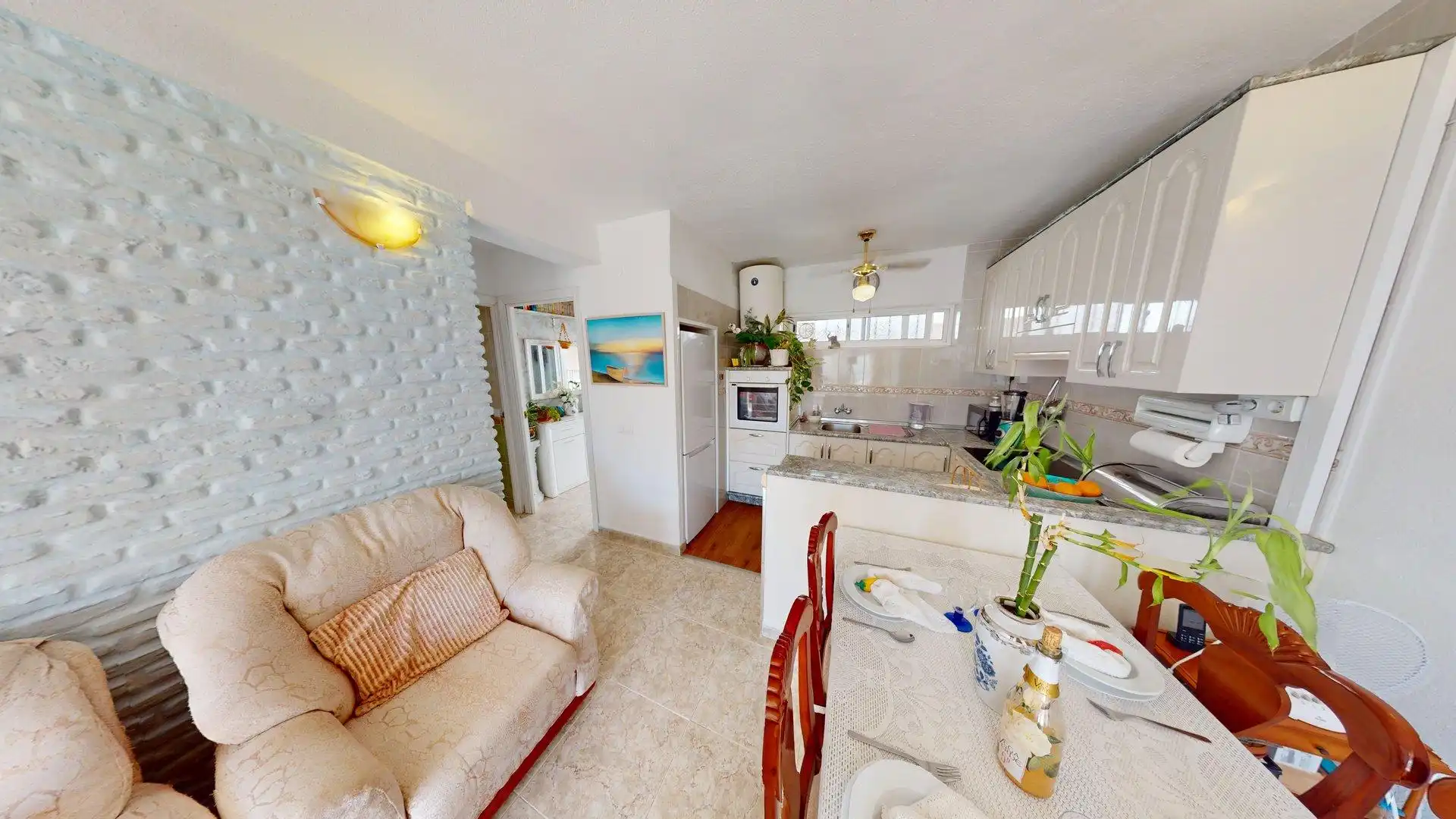 Küche von Wohnung zum Verkauf in Benalmádena mit Klimaanlage, Privatgarten und Terrasse