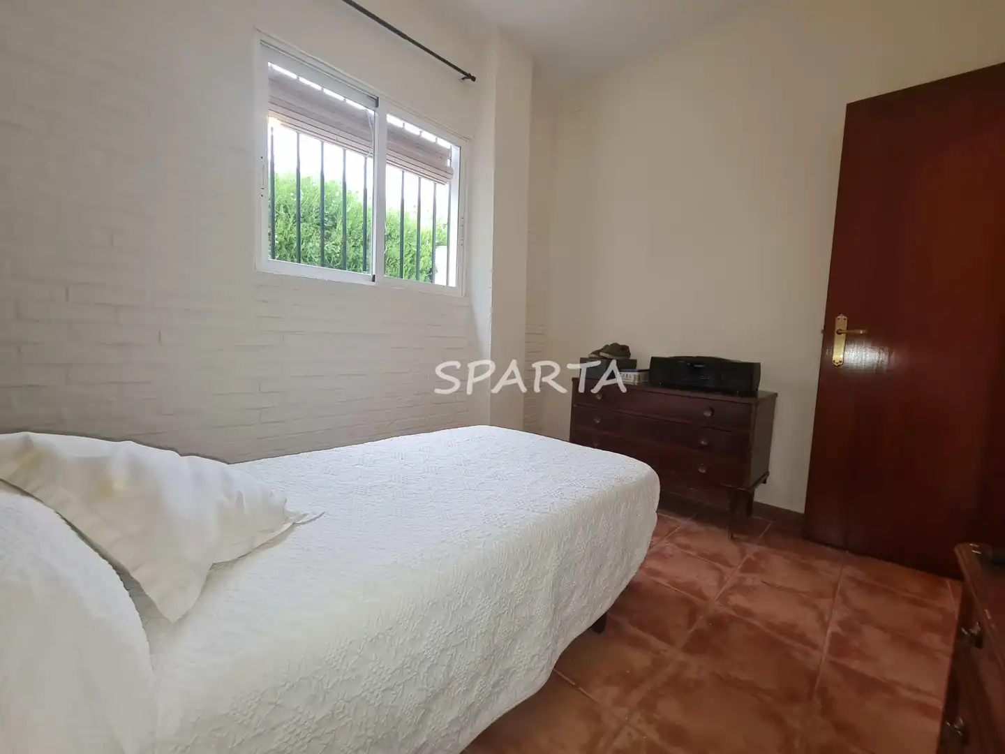 Schlafzimmer von Country house zum Verkauf in Sanlúcar la Mayor mit Privatgarten, Schwimmbad und Ofen