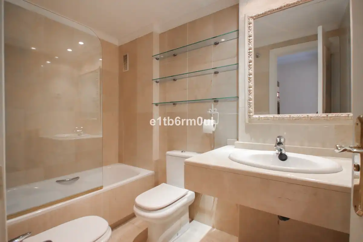 Apartamento con ascensor en venta en Milla de Oro, imagen 10