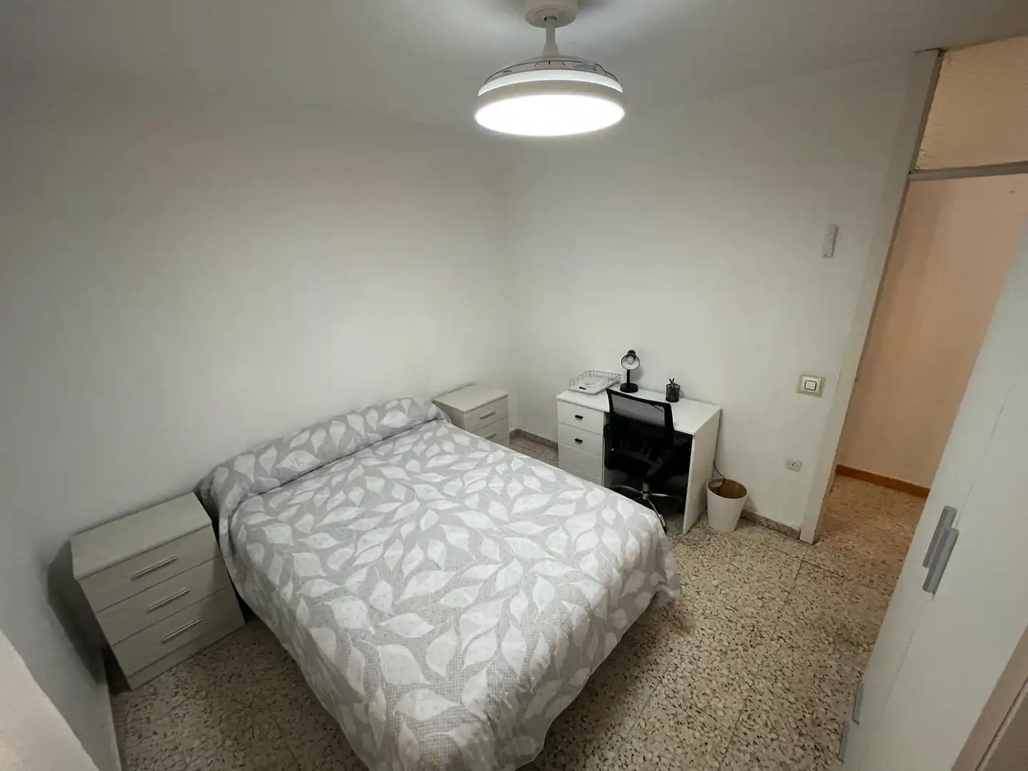 Bedroom of Flat for rent in Sevilla  with Air Conditioner and Furnished