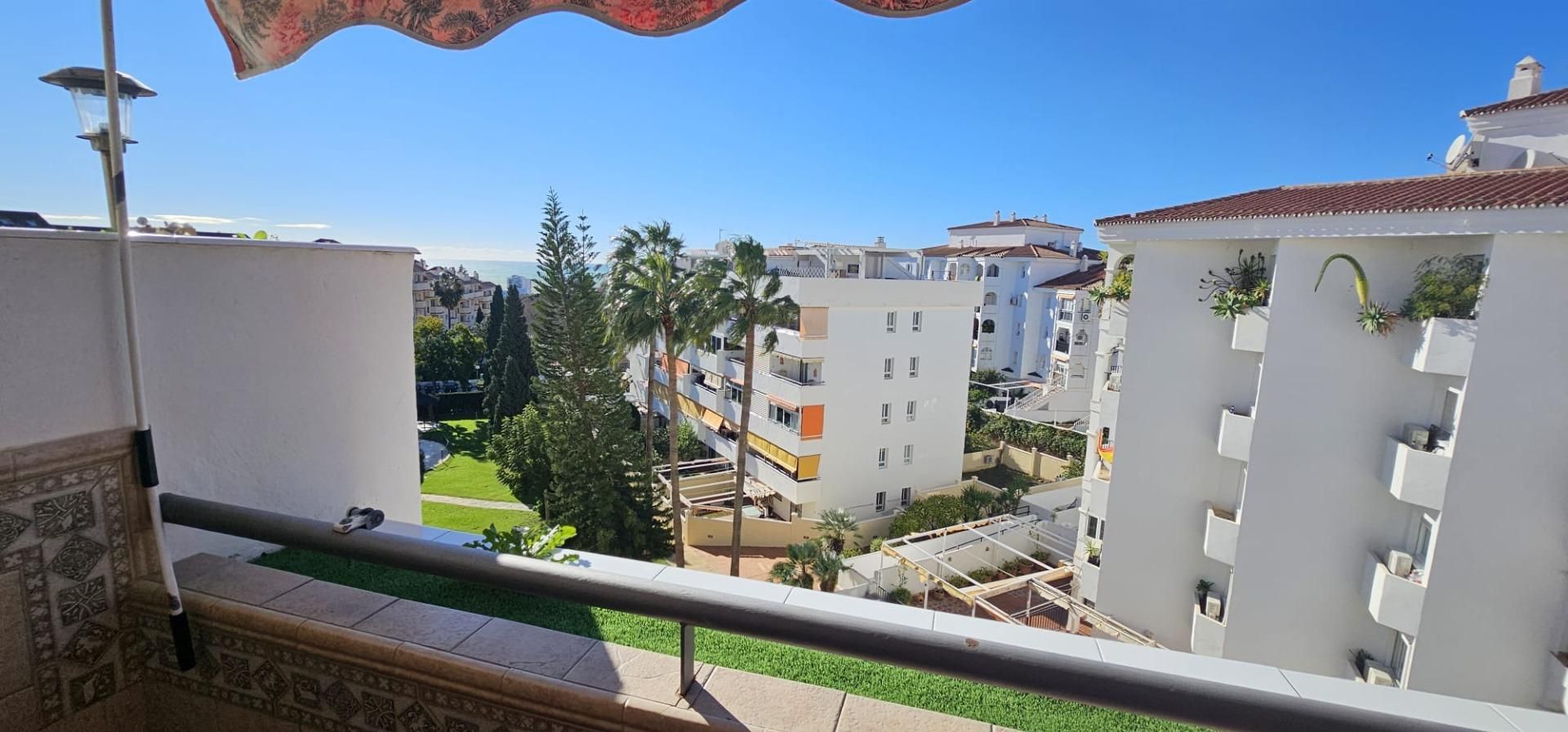 Vista exterior de Apartament en venda en Benalmádena amb Aire condicionat i Piscina comunitària