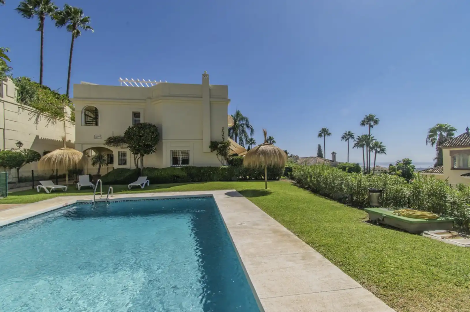 Casa aparellada amb piscina en venda a La Quinta, imagen 23