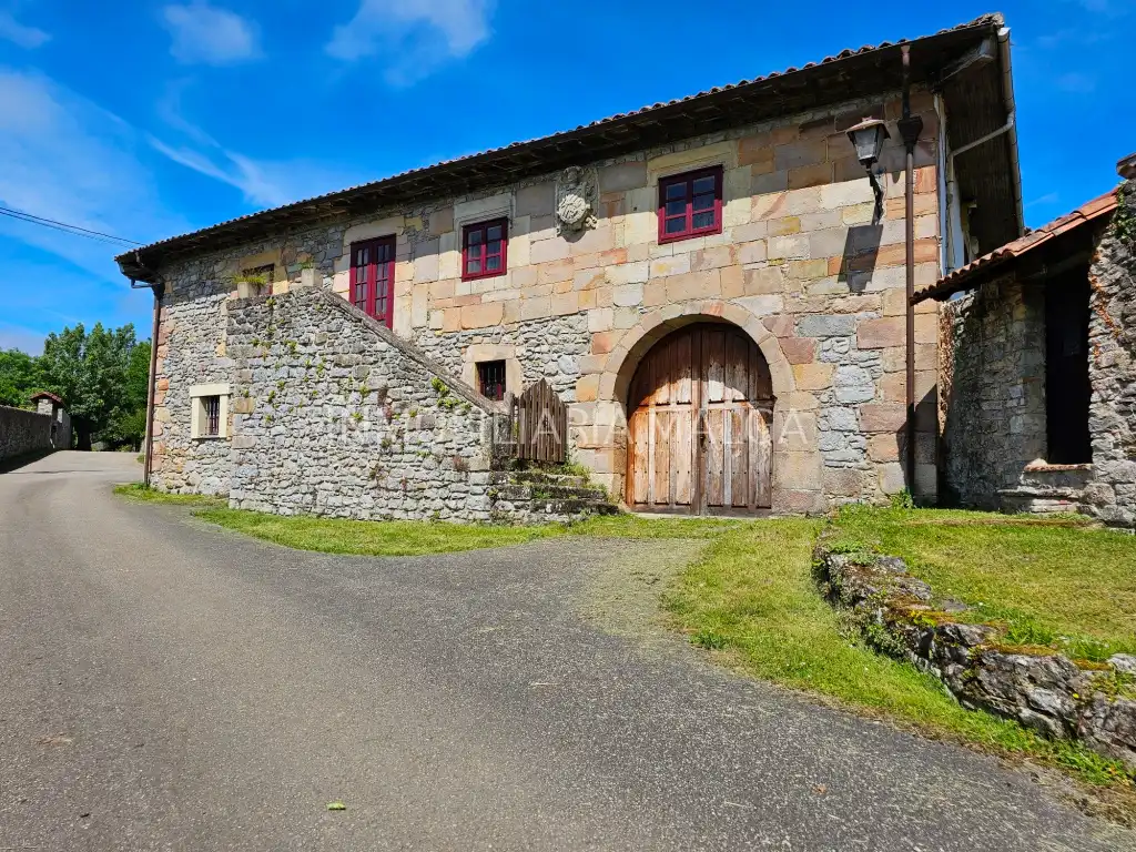 Vista exterior de Casa o xalet en venda en Villaviciosa amb Calefacció, Jardí privat i Parquet