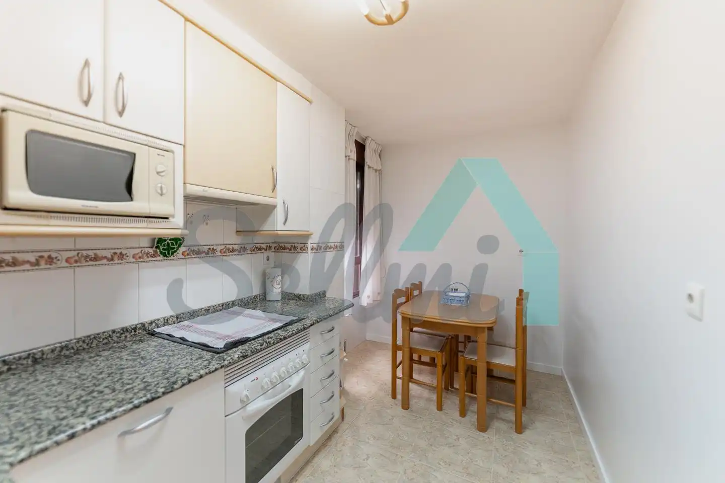 Kitchen of Flat for rent in Lugones