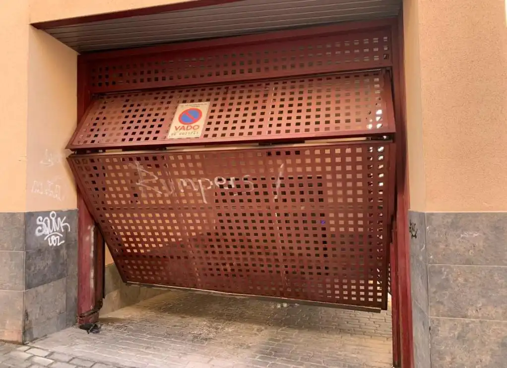 Parking with lift for sale in c/ manchegos, imagen 2