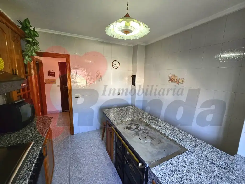 Cuina de Pis en venda en Monterroso amb Moblat