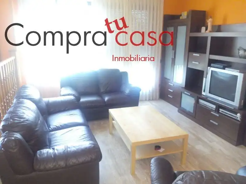 Sala d'estar de Casa o xalet en venda en Palazuelos de Eresma amb Calefacció, Jardí privat i Parquet