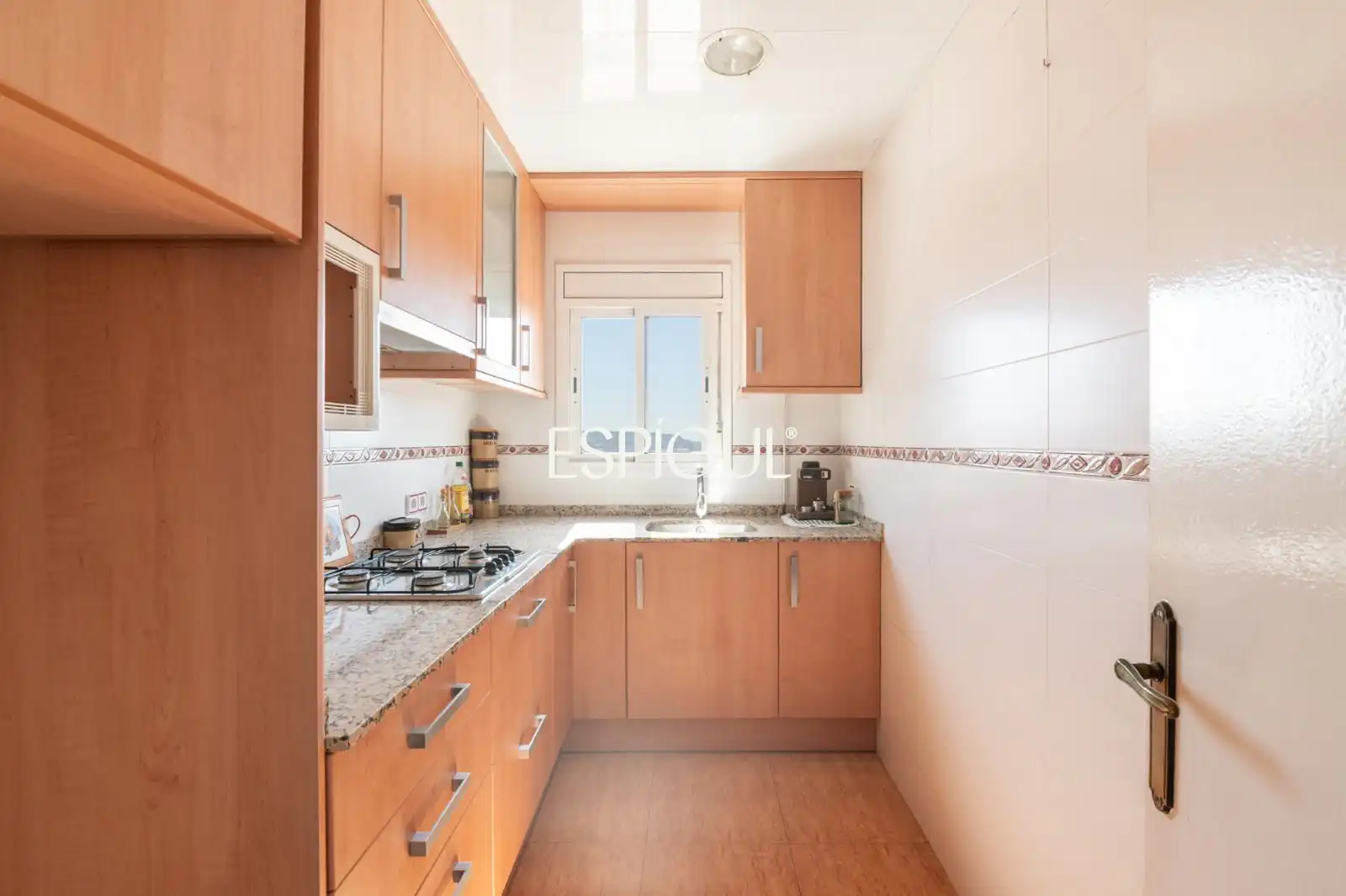 Küche von Dachboden zum Verkauf in Barcelona mit Klimaanlage, Heizung und Terrasse