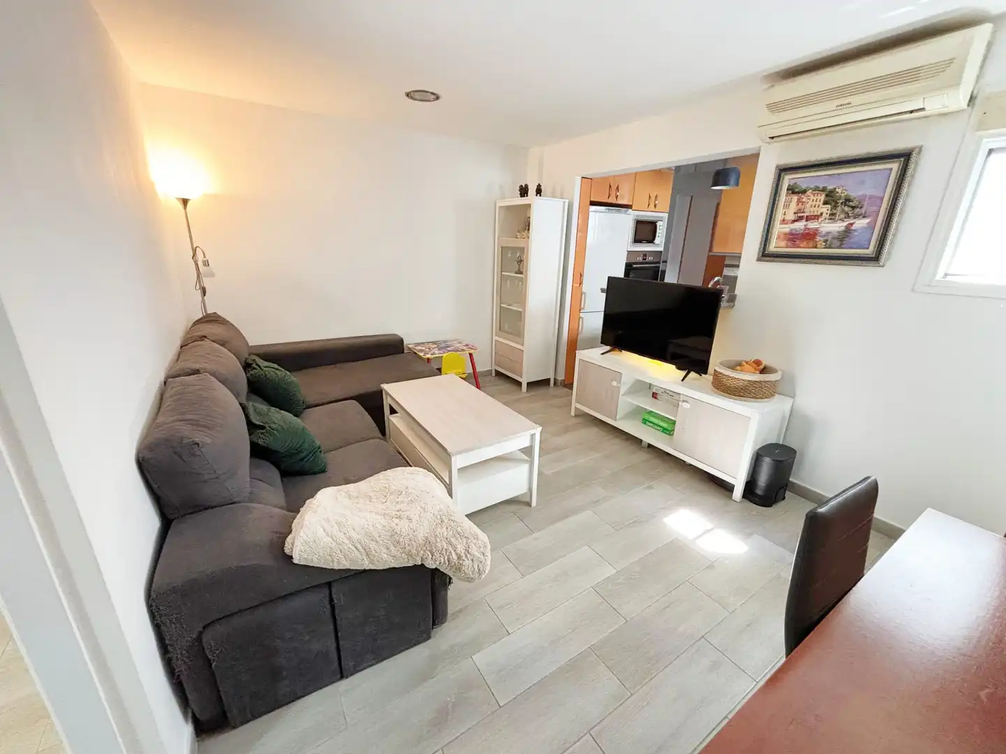 Living room of Flat for sale in  Sevilla Capital  with Air Conditioner, Terrace and Storage room