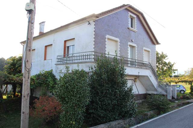 Casa-chalet en Venta en Aldea Muiños en Padrón