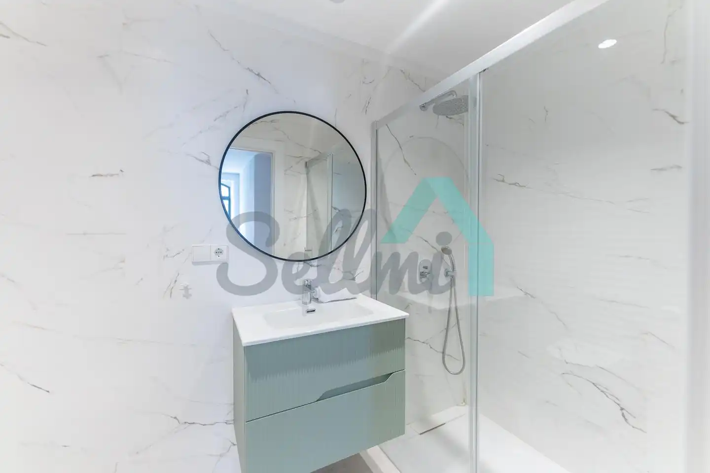 Baño de Piso para compartir en Oviedo  con Aire acondicionado, Calefacción y Jardín privado