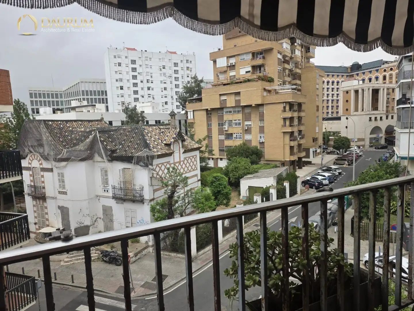 Exterior view of Flat for sale in Sevilla  with Air Conditioner, Heating and Terrace