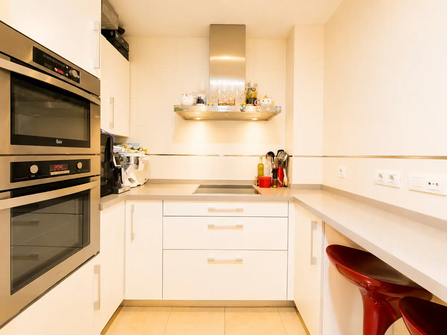 Kitchen of Flat for sale in Sevilla  with Air Conditioner and Community pool