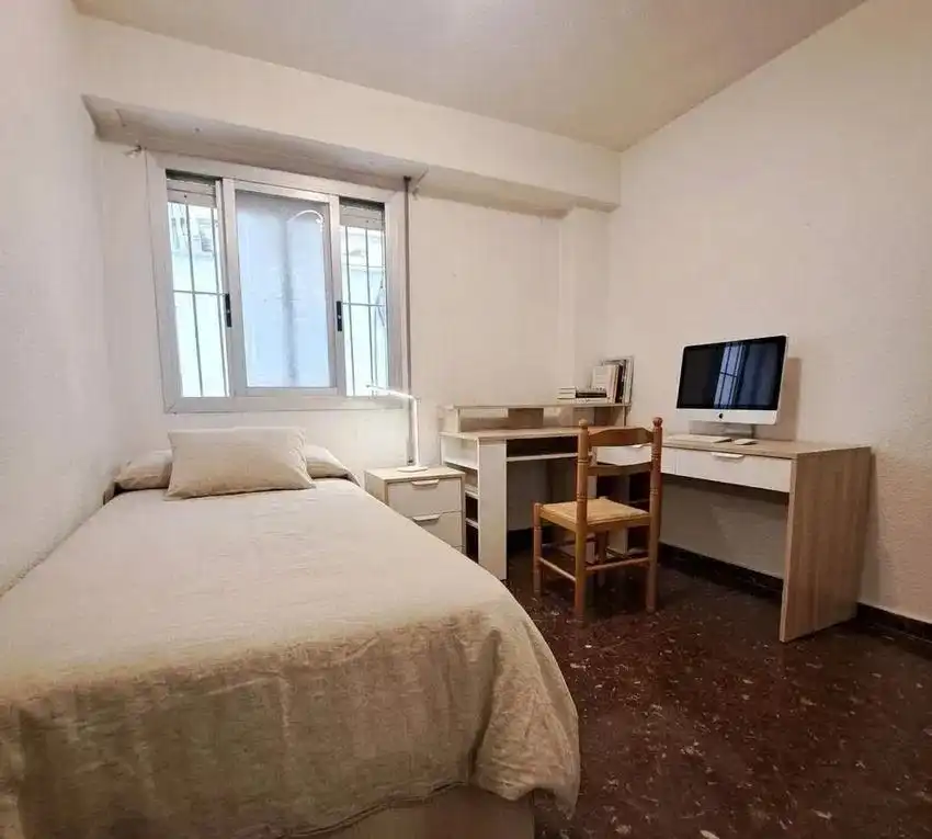 Dormitori de Pis en venda en Valencia amb Terrassa, Moblat i Balcó