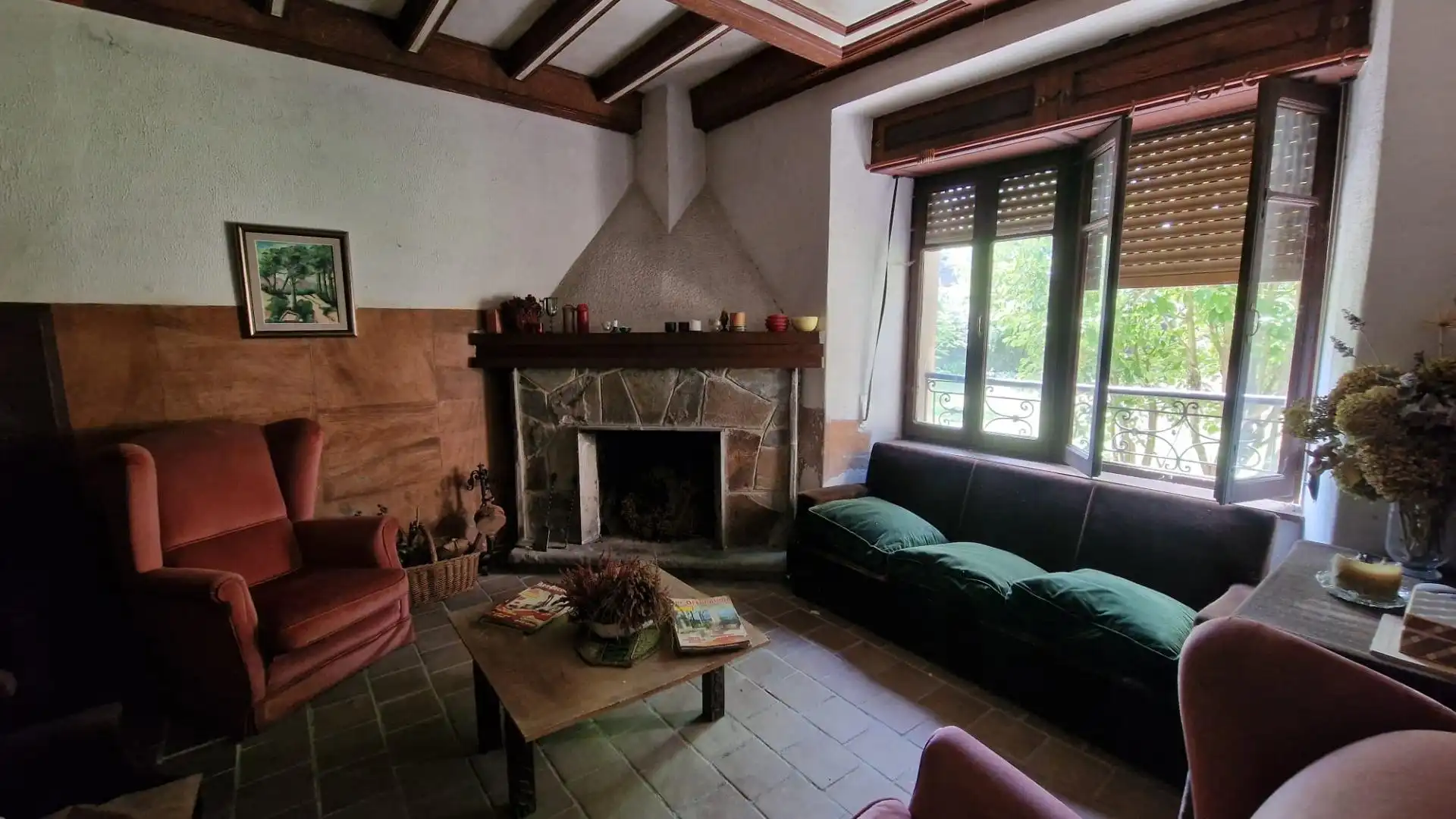 Sala d'estar de Finca rústica en venda en Lena amb Jardí privat, Terrassa i Balcó