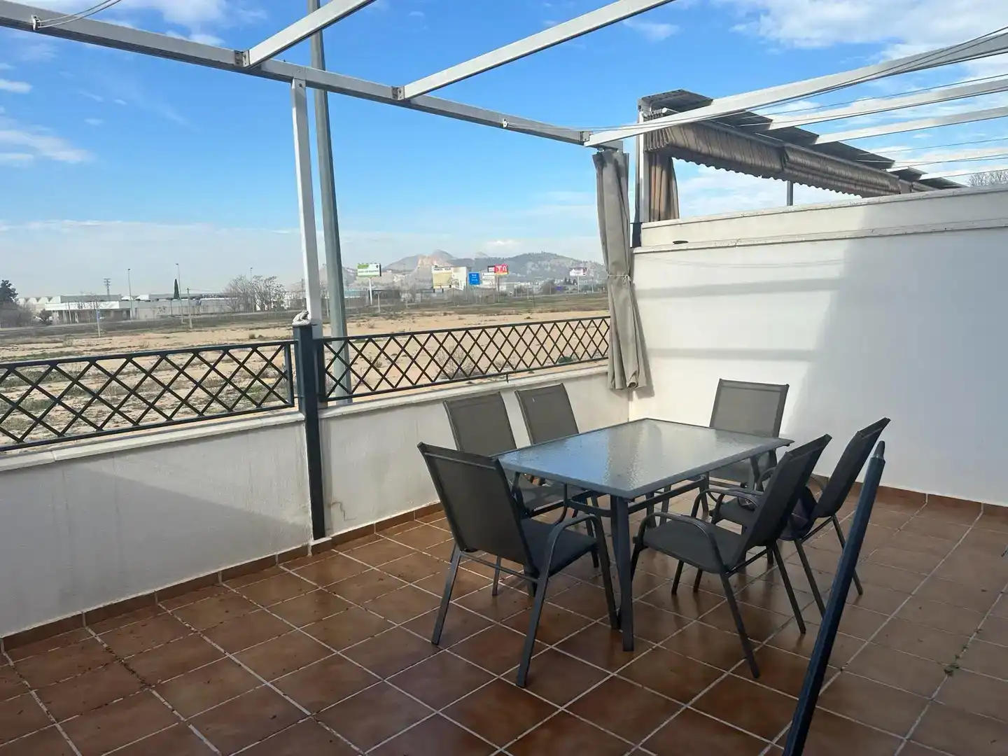 Terrassa de Casa adosada en venda en Peligros amb Aire condicionat i Balcó