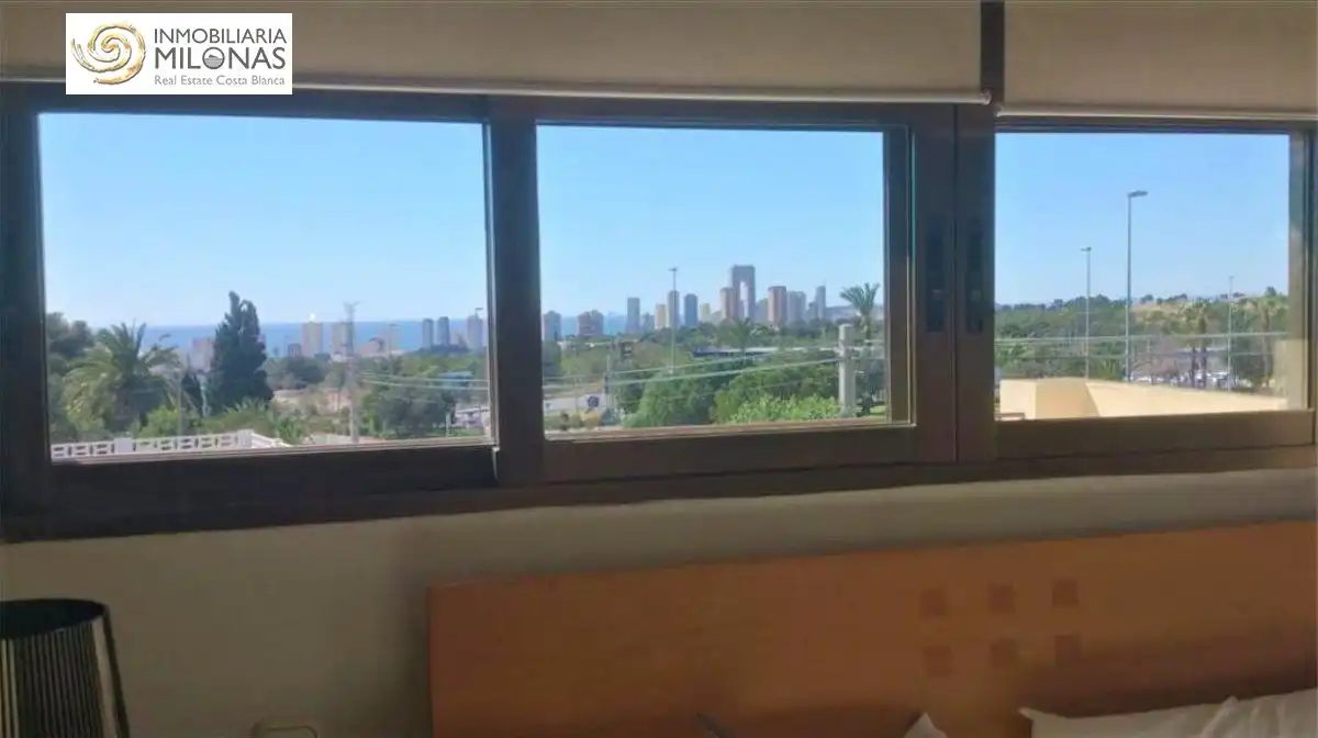 Dormitori de Casa o xalet en venda en Benidorm amb Aire condicionat, Calefacció i Jardí privat