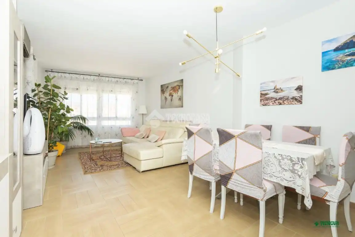 Sala de estar de Piso en venta en Almería con Terraza