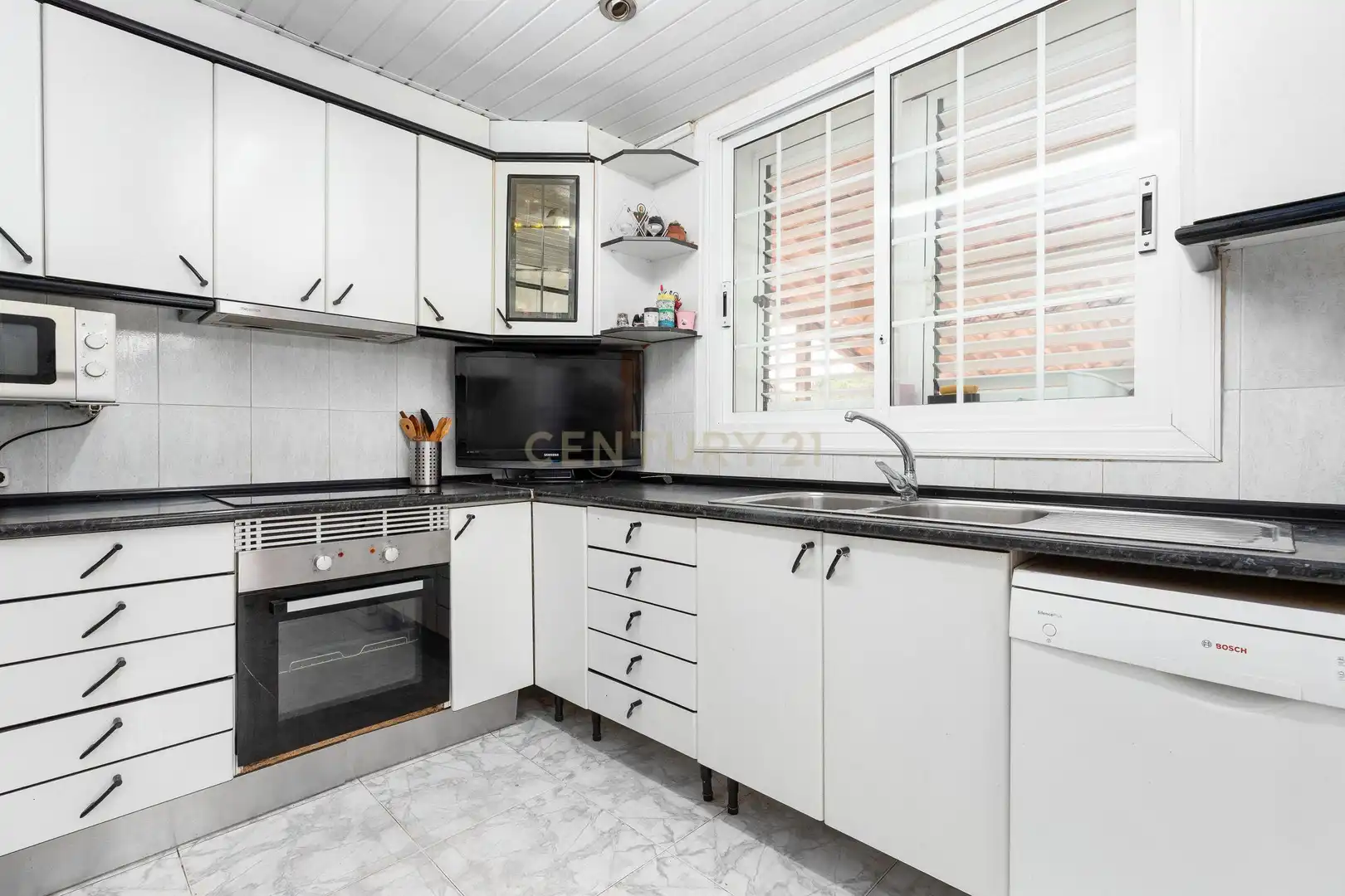 Cocina de Casa o chalet en venta en Lliçà d'Amunt con Aire acondicionado, Microondas y TV