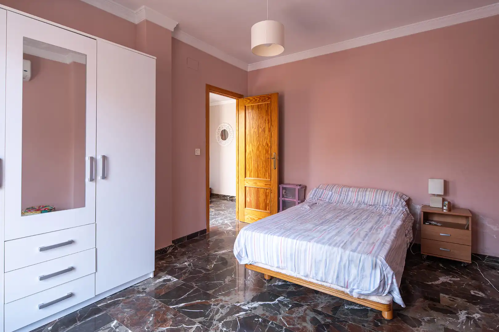 Dormitori de Casa adosada en venda en Huétor Vega amb Aire condicionat, Jardí privat i Terrassa